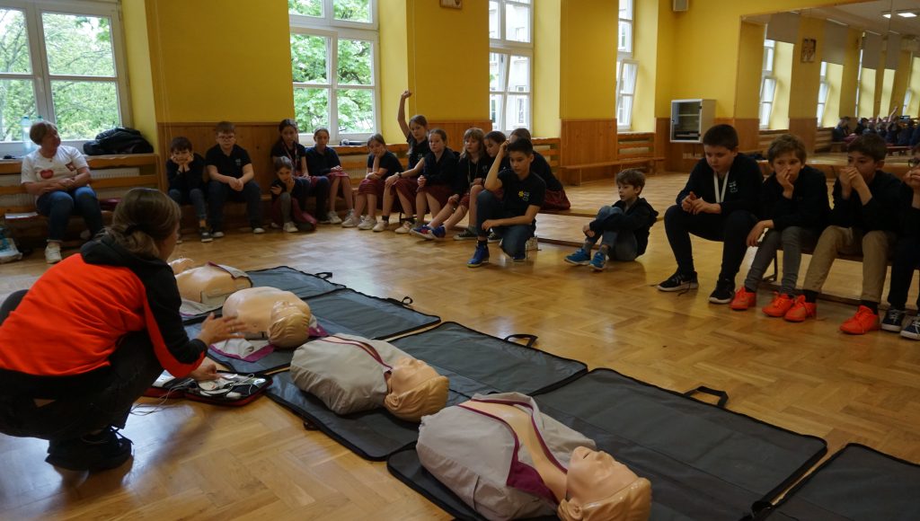 Krakowscy uczniowie ratują życie