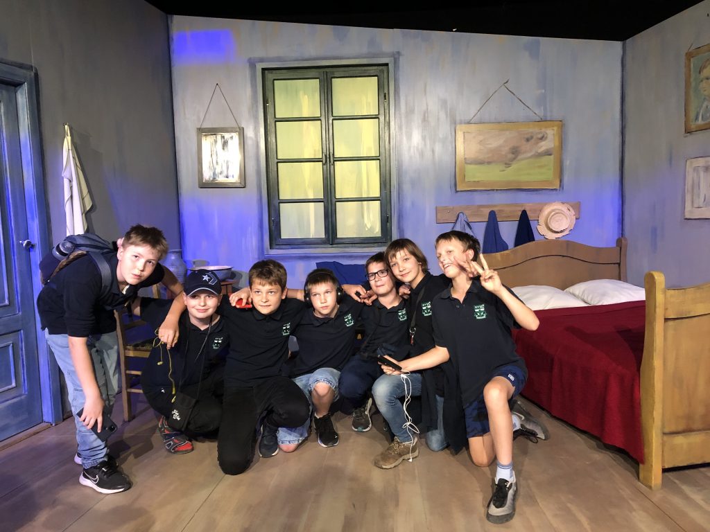 Klasa 5a poznaje twórczość Van Gogha