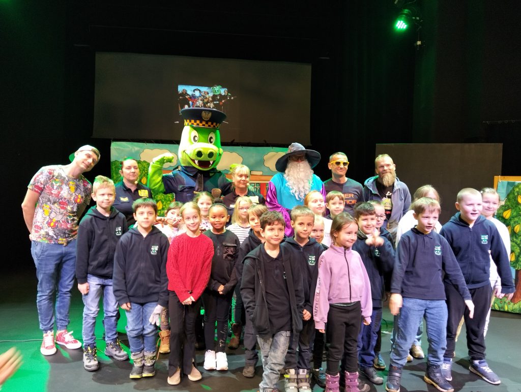 Opowieść o tym jak Czarodziej i Smok pokonali Cyberbestiora