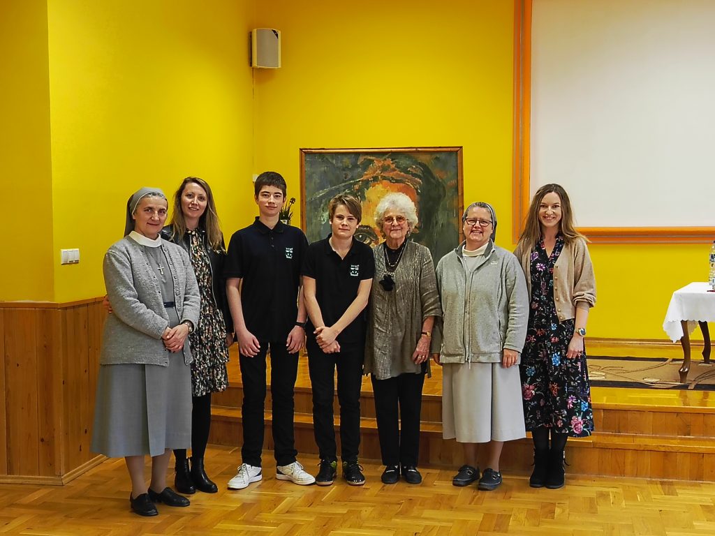 ,,Jeśli echo ich głosów umilknie – zginiemy” (tablica Pamięci Polek, Ravensbrück 1939-1945)