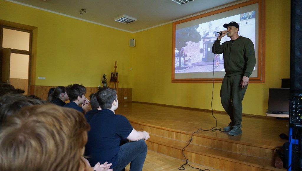 Podsumowanie działań profilaktycznych koncertem pana Romana Lachowolskiego