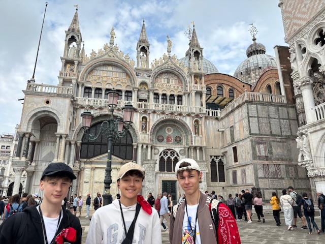 Klasy ósme na pielgrzymce – cz. I