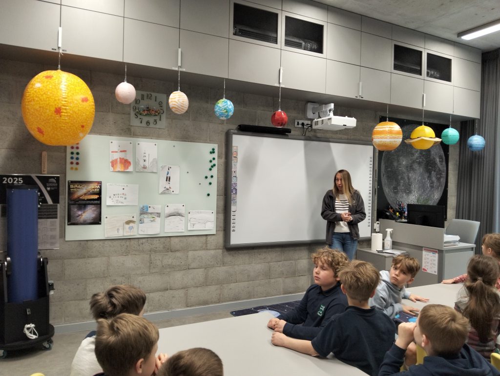 Kosmiczna podróż małych odkrywców