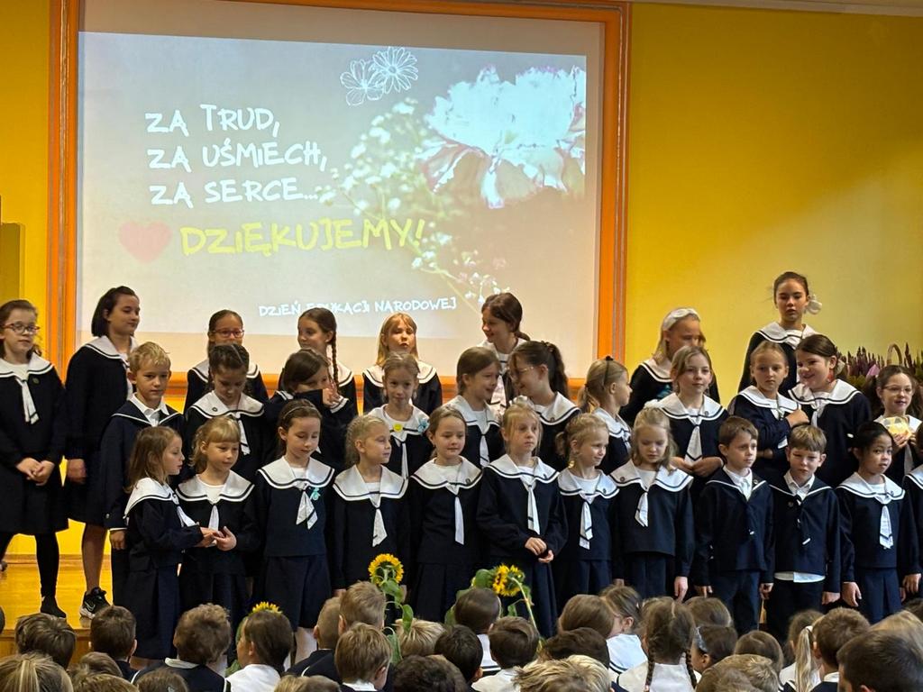 Poranny apel z okazji Dnia Edukacji Narodowej