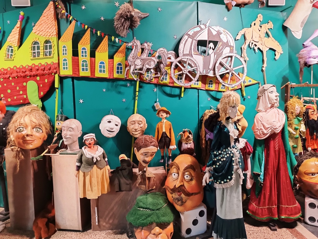 Wyjście klas ósmych do Teatru Groteska