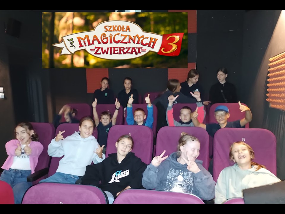 Klasa 5b na filmowym świętowaniu Dnia Chłopaka