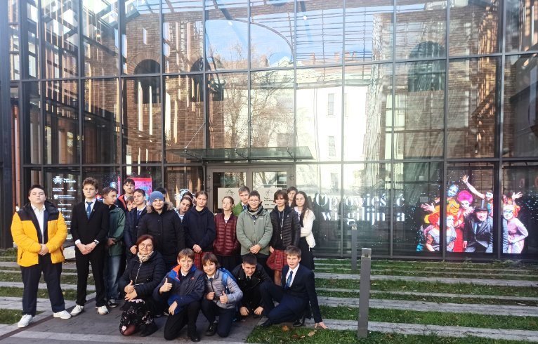 Wyjście klasy 7a na spektakl