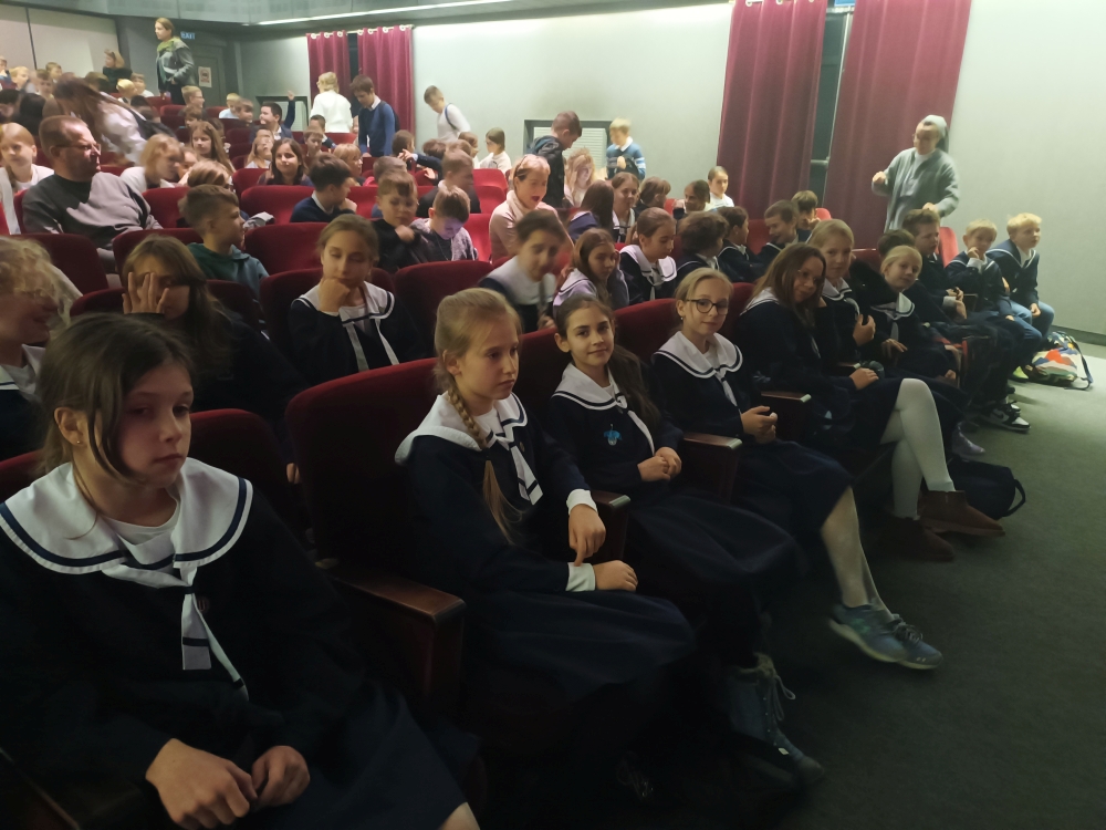 Klasy piąte w Teatrze Bagatela Klasy piąte w Teatrze Bagatela